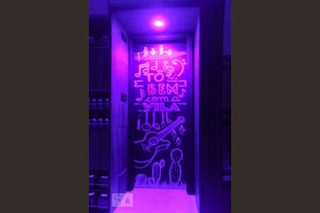 Studio para alugar com 31m², 1 quarto e sem vaga Studio para alugar com 31m², 1 quarto e sem vagaEstudio Entrada Banheiro Neon