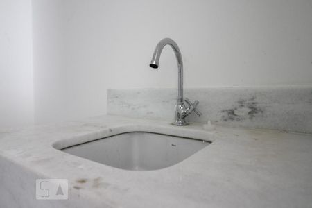 Banheiro de kitnet/studio para alugar com 1 quarto, 27m² em Bethaville I, Barueri