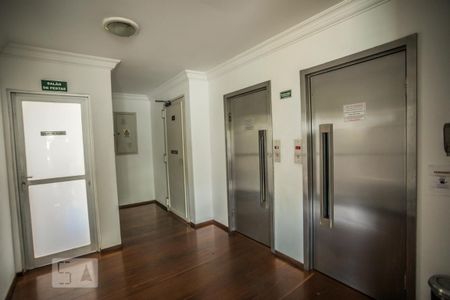 Apartamento à venda com 48m², 1 quarto e 1 vaga Apartamento à venda com 48m², 1 quarto e 1 vagaHall social
