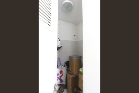 Apartamento à venda com 80m², 2 quartos e 1 vaga Apartamento à venda com 80m², 2 quartos e 1 vagaBanheiro de Serviço