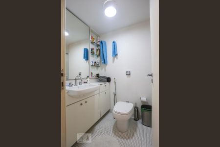 Apartamento à venda com 80m², 2 quartos e 1 vaga Apartamento à venda com 80m², 2 quartos e 1 vagaBanheiro