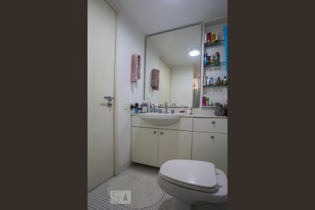 Apartamento à venda com 80m², 2 quartos e 1 vaga Apartamento à venda com 80m², 2 quartos e 1 vagaBanheiro
