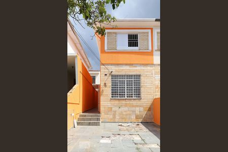 Casa para alugar com 150m², 2 quartos e 2 vagas Casa para alugar com 150m², 2 quartos e 2 vagasFachada