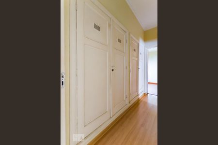 Casa à venda com 200m², 4 quartos e 3 vagasCorredor 2