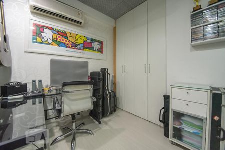 Apartamento à venda com 90m², 2 quartos e 1 vagaEscritório