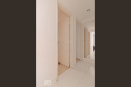 Corredor de apartamento à venda com 2 quartos, 167m² em Vila Santo Estéfano, São Paulo