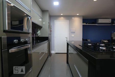 Cozinha de kitnet/studio à venda com 1 quarto, 65m² em Empresarial 18 do Forte, Barueri
