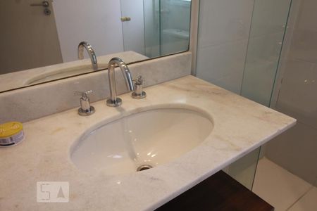 Pía de apartamento para alugar com 2 quartos, 72m² em Vila Andrade, São Paulo