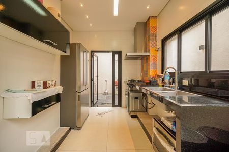 Cozinha de casa para alugar com 3 quartos, 188m² em Vila Carrão, São Paulo