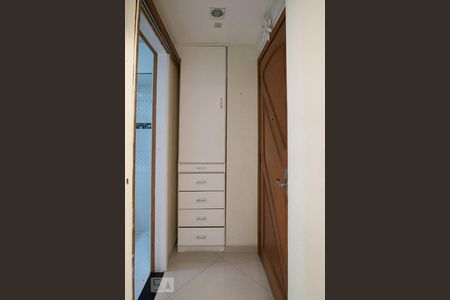 Hall de entrada/Dispensa de Apartamento com 2 quartos, 65m² Vila Isabel