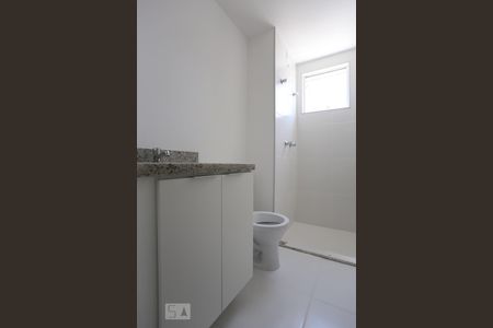 Apartamento para alugar com 76m², 2 quartos e 1 vaga Apartamento para alugar com 76m², 2 quartos e 1 vagaBanheiro da Suíte