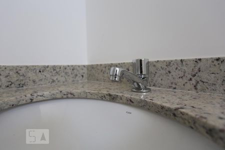 Apartamento para alugar com 76m², 2 quartos e 1 vaga Apartamento para alugar com 76m², 2 quartos e 1 vagaBanheiro da Suíte