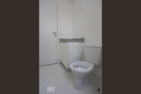 Apartamento para alugar com 76m², 2 quartos e 1 vaga Apartamento para alugar com 76m², 2 quartos e 1 vagaBanheiro da Suíte