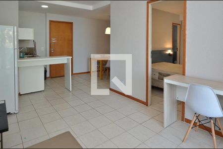 Sala de apartamento para alugar com 1 quarto, 58m² em Recreio dos Bandeirantes, Rio de Janeiro