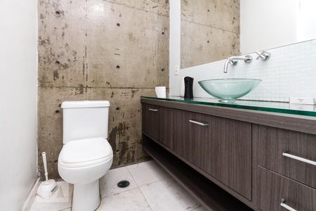 banheiro de kitnet/studio para alugar com 1 quarto, 76m² em Vila Regente Feijó, São Paulo