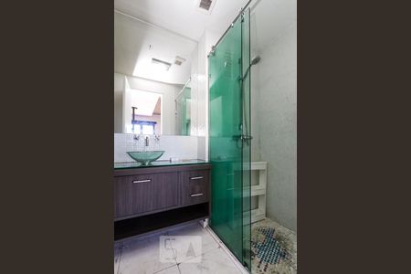 banheiro de kitnet/studio para alugar com 1 quarto, 76m² em Vila Regente Feijó, São Paulo