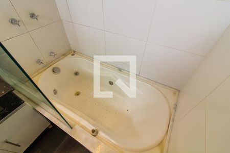 Apartamento para alugar com 130m², 3 quartos e 1 vaga Apartamento para alugar com 130m², 3 quartos e 1 vagaBanheiro da Suíte