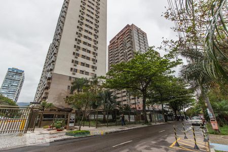Apartamento para alugar com 72m², 2 quartos e 1 vagaFachada