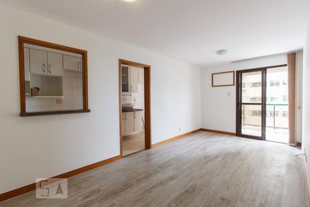 Sala de apartamento para alugar com 2 quartos, 72m² em Barra da Tijuca, Rio de Janeiro