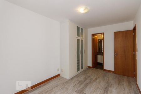 Apartamento para alugar com 72m², 2 quartos e 1 vagaSuíte