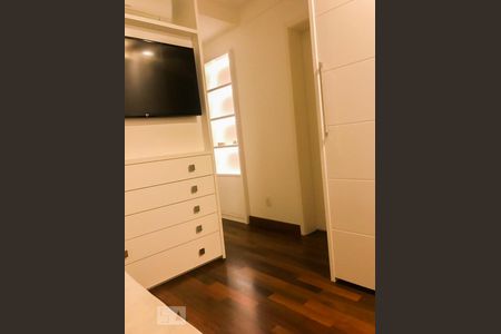 Suíte 1 de apartamento para alugar com 3 quartos, 134m² em Aclimação, São Paulo