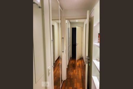 Corredor de apartamento para alugar com 3 quartos, 134m² em Aclimação, São Paulo