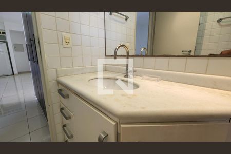 Banheiro de apartamento para alugar com 1 quarto, 50m² em Cambuí, Campinas