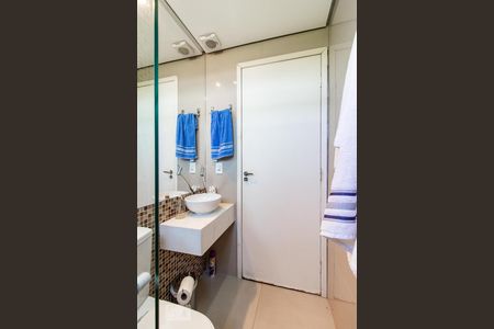 Banheiro Social de apartamento à venda com 2 quartos, 50m² em São João Batista (venda Nova), Belo Horizonte