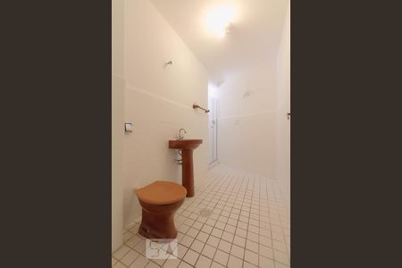 Banheiro de apartamento para alugar com 1 quarto, 50m² em Mirandópolis, São Paulo