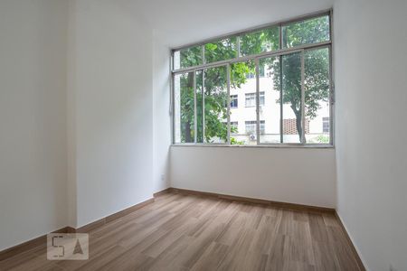 Quarto 1 de apartamento para alugar com 3 quartos, 71m² em Botafogo, Rio de Janeiro
