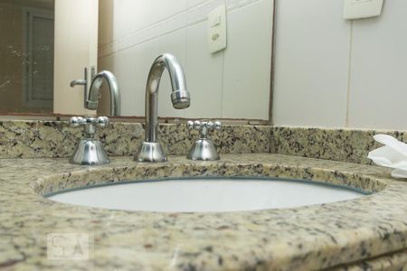 Apartamento à venda com 79m², 3 quartos e 2 vagas Apartamento à venda com 79m², 3 quartos e 2 vagasDetalhe do banheiro da suíte