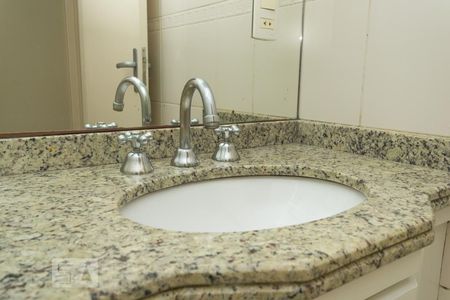 Apartamento à venda com 79m², 3 quartos e 2 vagas Apartamento à venda com 79m², 3 quartos e 2 vagasDetalhe do banheiro