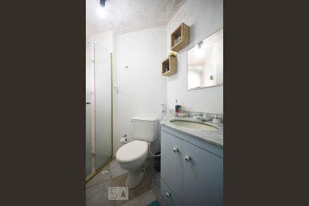 Banheiro de apartamento à venda com 1 quarto, 43m² em Vila Suzana, São Paulo
