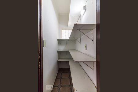 Despensa de casa para alugar com 3 quartos, 120m² em Jardim Textil, São Paulo
