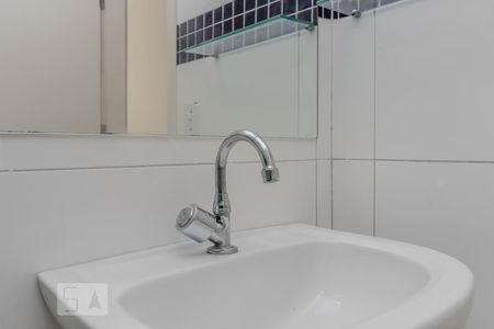 Banheiro de kitnet/studio para alugar com 1 quarto, 33m² em Cambuci, São Paulo