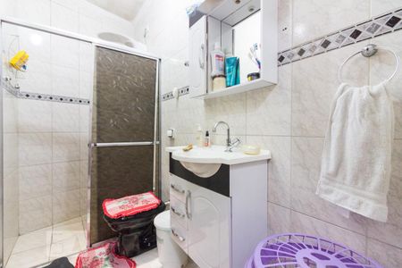 Banheiro de casa para alugar com 2 quartos, 77m² em Vila Germinal, São Paulo