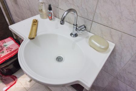 Banheiro de casa para alugar com 2 quartos, 77m² em Vila Germinal, São Paulo