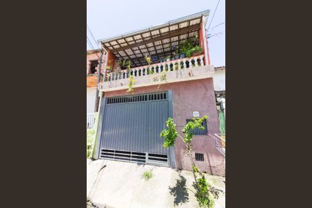 Casa para alugar com 77m², 2 quartos e 2 vagas Casa para alugar com 77m², 2 quartos e 2 vagasFachada