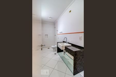 Casa à venda com 188m², 4 quartos e 4 vagas Casa à venda com 188m², 4 quartos e 4 vagasBanheiro da segunda suíte