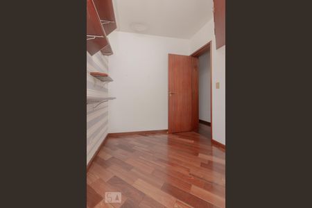 Apartamento à venda com 112m², 4 quartos e 2 vagasQuarto 4