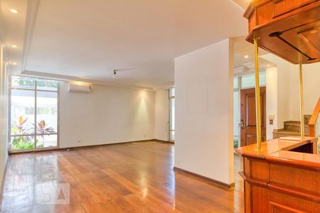 Sala de casa para alugar com 3 quartos, 303m² em Jardim Novo Mundo, São Paulo