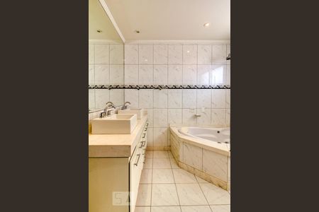 Casa para alugar com 303m², 3 quartos e 3 vagasBanheiro da suíte principal