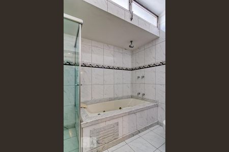 Casa para alugar com 303m², 3 quartos e 3 vagasBanheiro