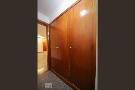 Apartamento à venda com 100m², 3 quartos e 1 vaga Apartamento à venda com 100m², 3 quartos e 1 vagaRoupeiro Corredor
