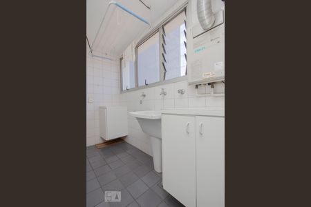 Apartamento à venda com 117m², 3 quartos e 2 vagas Apartamento à venda com 117m², 3 quartos e 2 vagasÁrea de serviço