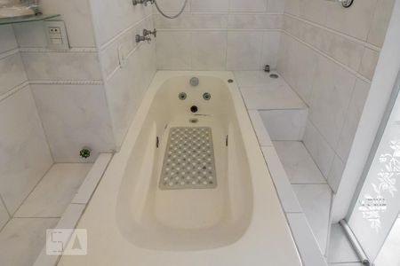 Apartamento à venda com 117m², 3 quartos e 2 vagas Apartamento à venda com 117m², 3 quartos e 2 vagasSuíte