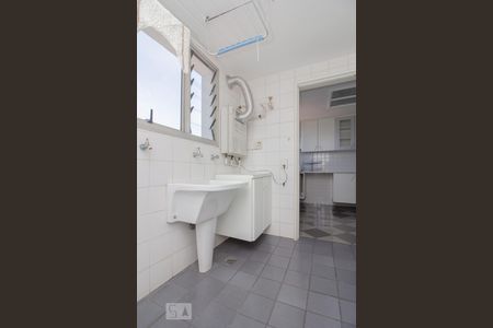 Apartamento à venda com 117m², 3 quartos e 2 vagas Apartamento à venda com 117m², 3 quartos e 2 vagasÁrea de serviço