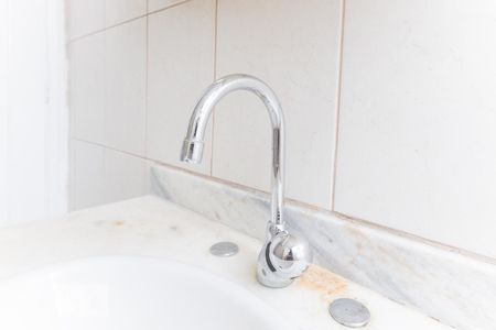 Banheiro torneira de apartamento para alugar com 1 quarto, 38m² em Tijuca, Rio de Janeiro