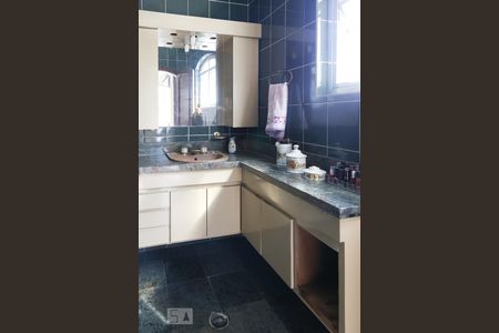 Casa para alugar com 380m², 3 quartos e 5 vagasBanheiro da suíte 1