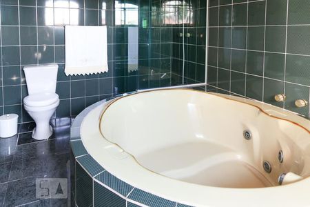 Casa para alugar com 380m², 3 quartos e 5 vagasBanheiro da suíte 1